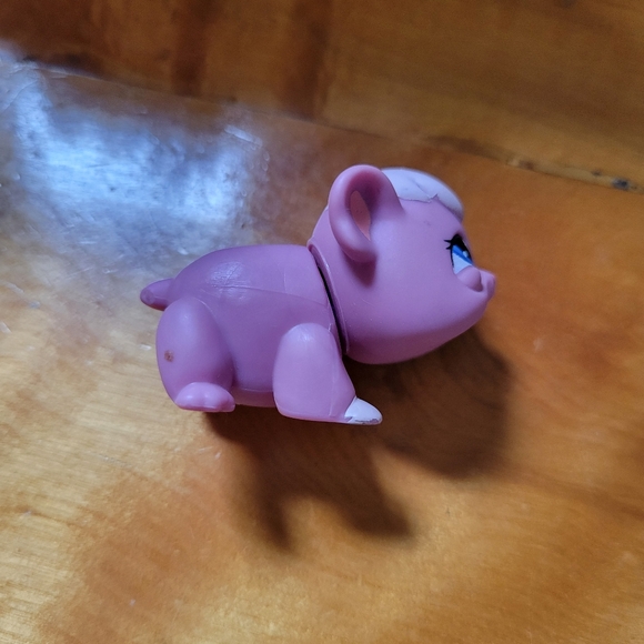 Littlest Pet Shop LPS #1773 Guinea Pig Purple Blue Eyes 2007 - Picture 9 of 10